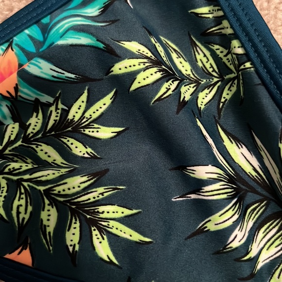 floral bikini top, size S, tie back, great condition! - Picture 2 of 4